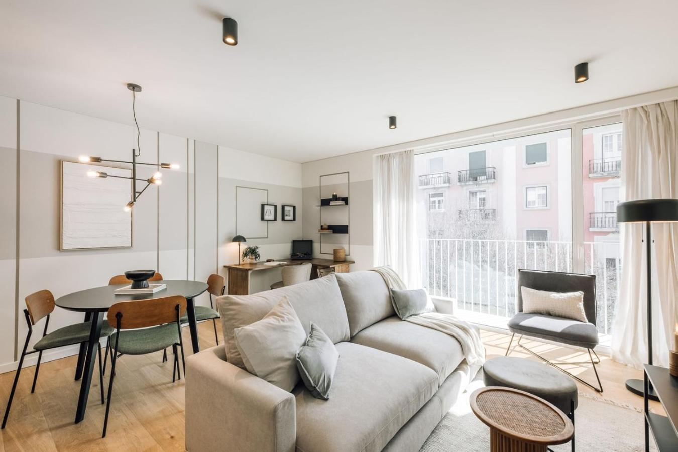 Melides - 2 Bedrooms And Pool In Avenidas Novas Apartment Lisbon